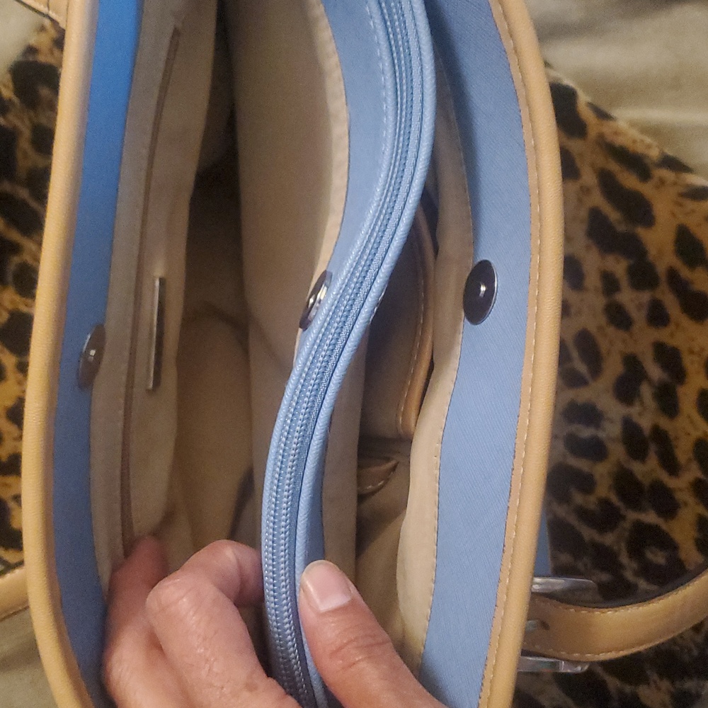 GIANI BERNINI Light Blue Tote Bag with Tan Accents - Picture 10 of 13
